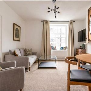 Modern Flat In Central London
